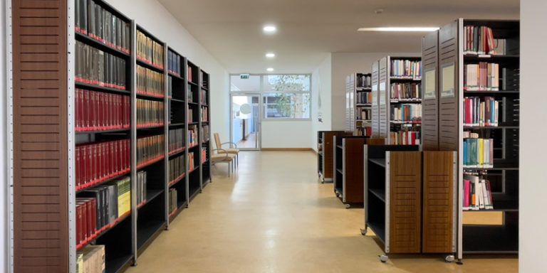 Bibliotecsa ISCSP 800x400 768x384